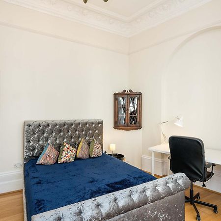Апартаменты Four Beds By The Station Лондон Экстерьер фото
