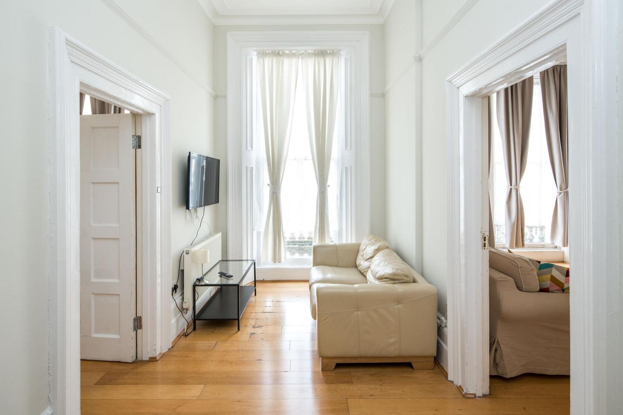 Апартаменты Four Beds By The Station Лондон Экстерьер фото