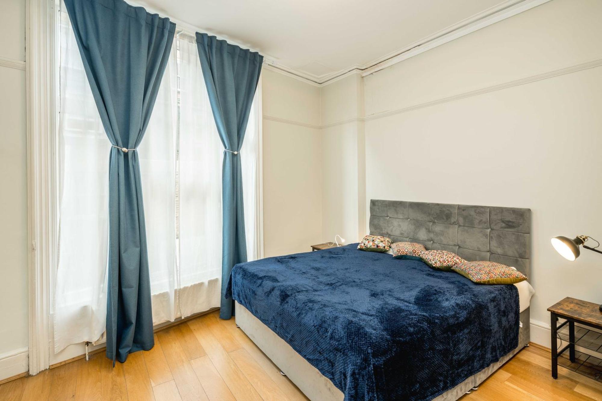 Апартаменты Four Beds By The Station Лондон Экстерьер фото