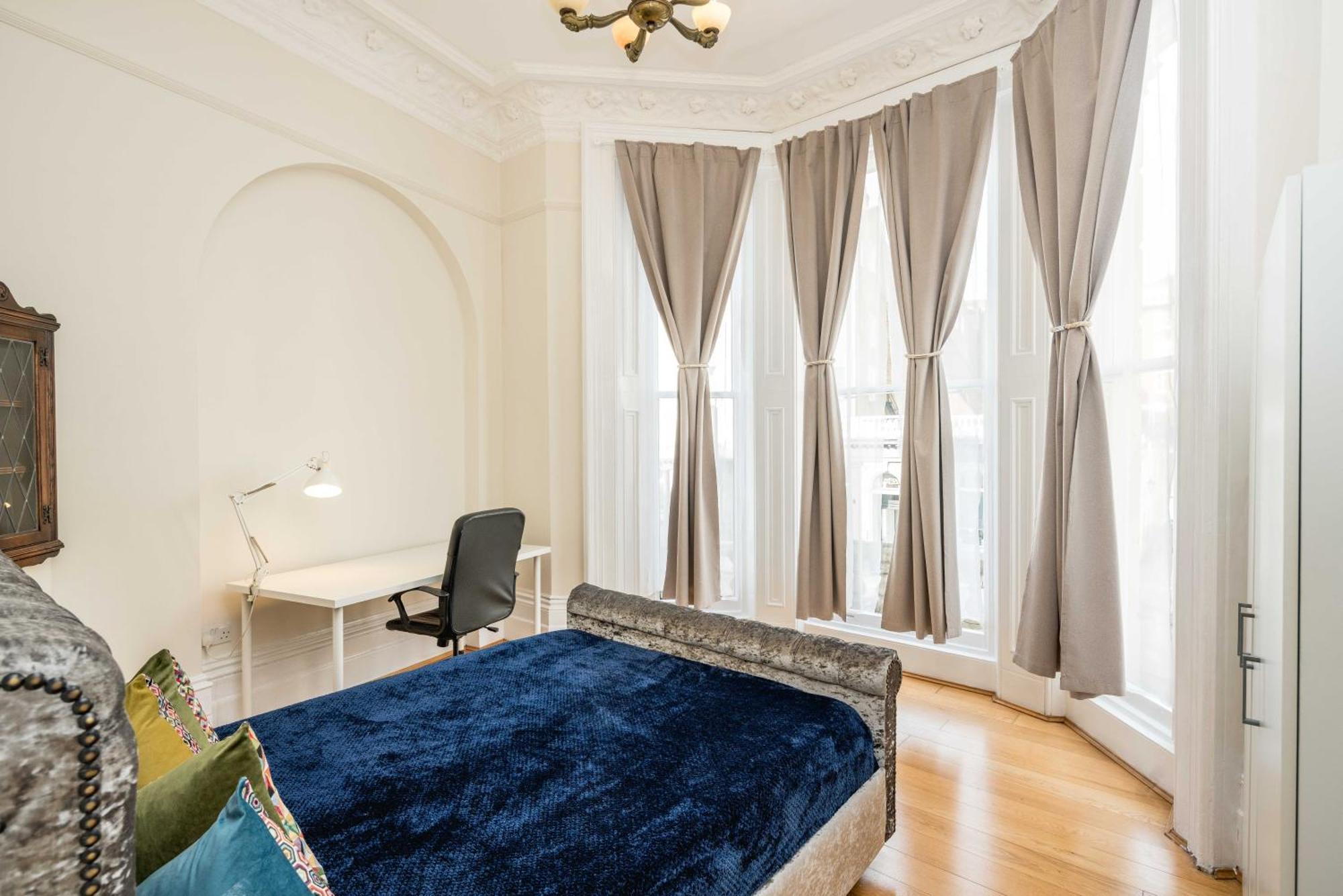 Апартаменты Four Beds By The Station Лондон Экстерьер фото